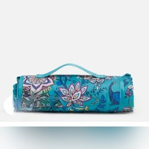 New Vera Bradley Picnic/Sun/ Outdoor Concert Blanket. sz 50x67